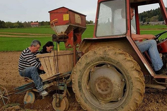 Poslanka SDS Anja Bah Žibert, ki bo čez dva meseca izvedela, ali ji bodo volilci podaljšali pogodbo o zaposlitvi v državnem...