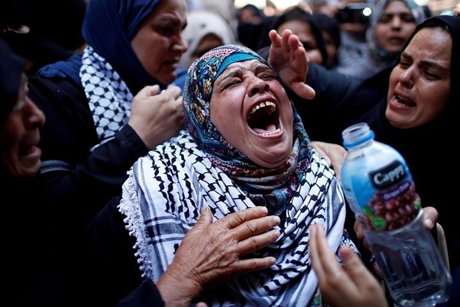 #foto #video Izraelske sile naj bi ustrelile palestinsko medicinsko sestro, ki je tekla na pomoč ranjencu