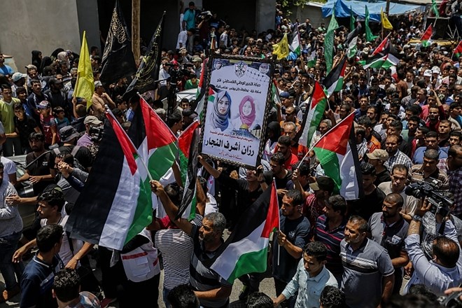 #foto #video Izraelske sile naj bi ustrelile palestinsko medicinsko sestro, ki je tekla na pomoč ranjencu