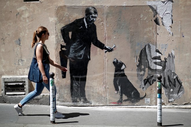 #foto Banksy z grafiti na temo beguncev okrasil francosko prestolnico 