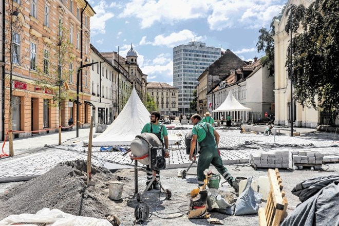 Cestišče pred evangeličansko cerkvijo bo tlakovano, zato bo imel prostor na  tem delu cestišča in ob njem  značaj trga.