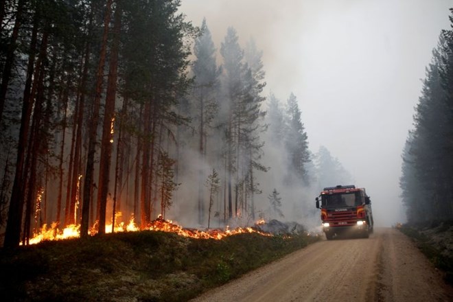 #foto Na Švedskem se borijo s številnimi požari v naravi