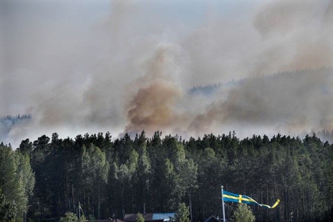 #foto Na Švedskem se borijo s številnimi požari v naravi