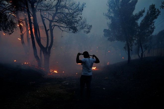 #foto Oranžno nebo nad peklensko Grčijo