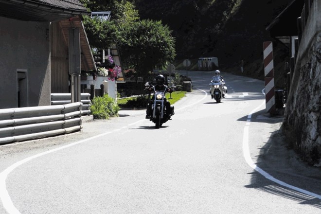 Na Jezerskem opozarjajo, da tuji motoristi navadno ne vozijo prehitro in so »adrenalinske vožnje« bolj v domeni domačih, tudi...