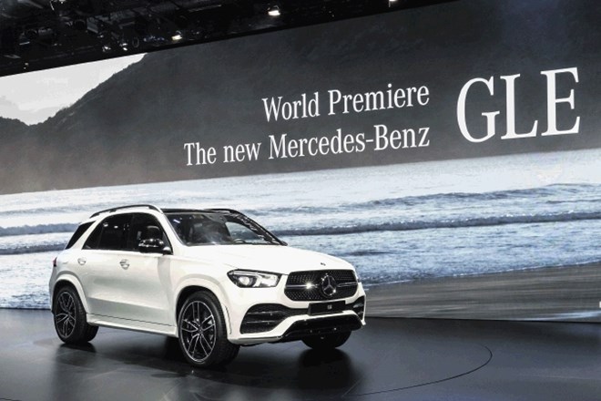 Mercedes-benz GLE – medosna razdalja 2,99 metra omogoča prostorno kabino, prtljažnik pogoltne za 825 litrov prtljage.