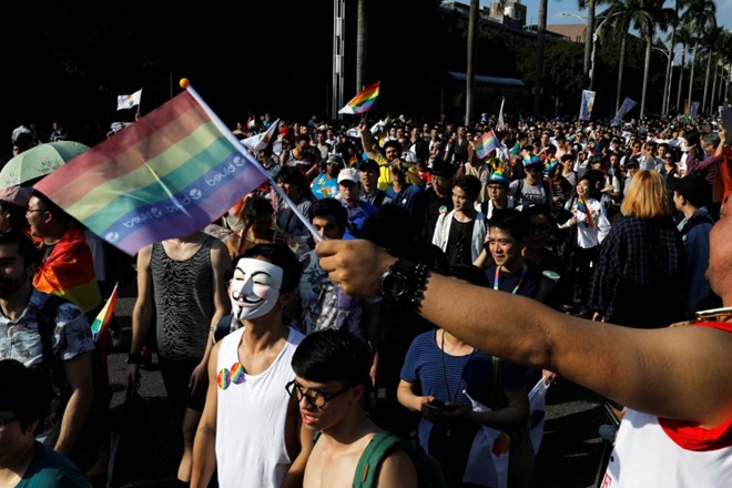 #foto V Tajvanu množična parada ponosa za pravice LGBT skupnosti