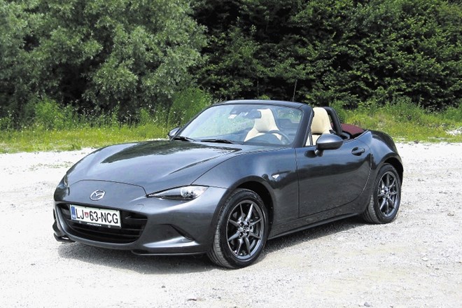 MX-5 je roadster, namenjen uživanju na štirih kolesih.