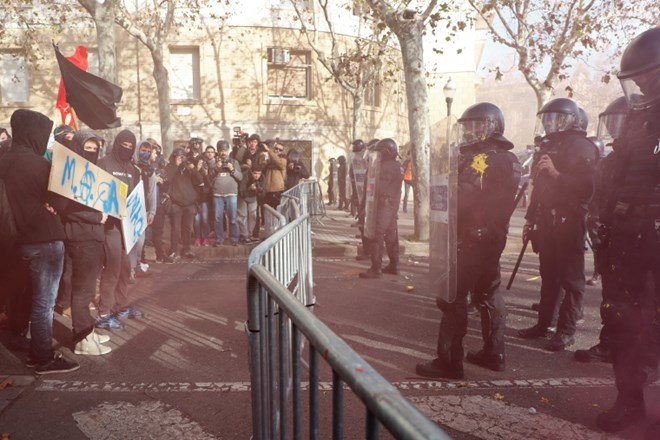 #foto Madrid in Barcelona zdaj prisegata na dialog