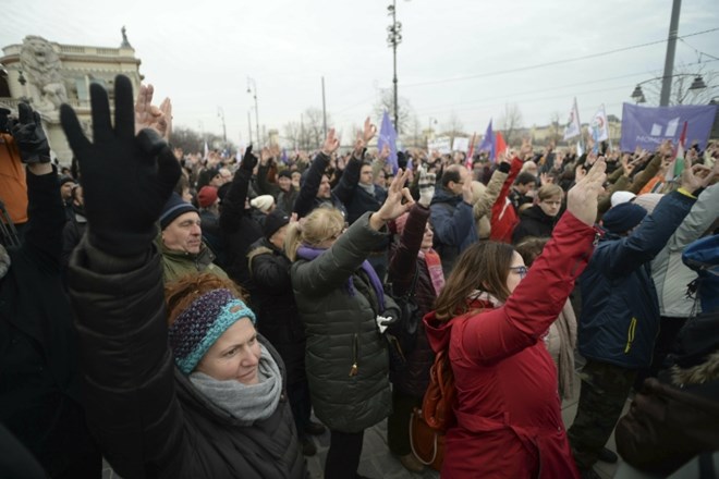 #foto Na Madžarskem novi protesti proti Orbanovi vladi