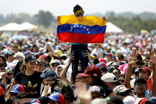 Velika množica na koncertu Venezuela Live Aid.