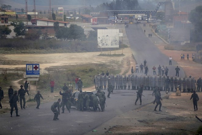 #foto Venezuela: Humanitarna pomoč še ne more v državo