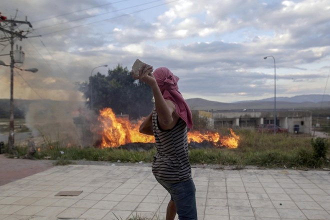 #foto Venezuela: Humanitarna pomoč še ne more v državo