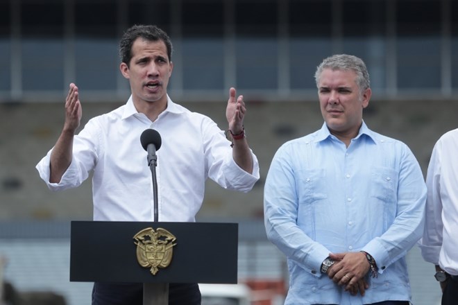 Guaido je sporočil, da se bo v ponedeljek v Bogoti udeležil srečanja skupine iz Lime, ki se ukvarja z reševanjem venezuelske...