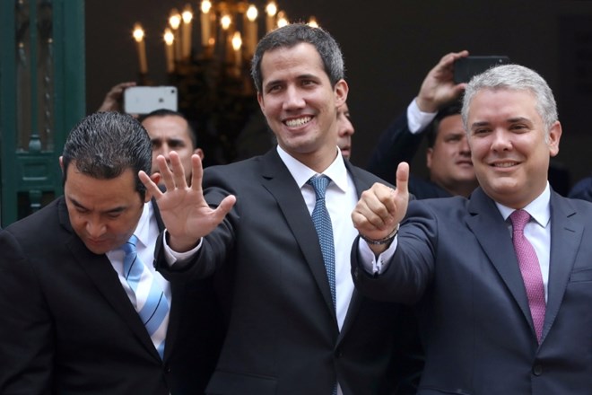 Guaido in Pence z dogovorom o stopnjevanju pritiska na Madura, Maduro zagrozil Guaidoju z morebitno aretacijo ob vrnitvi v...