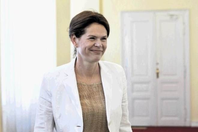 Infrastrukturna ministrica Alenka Bratušek