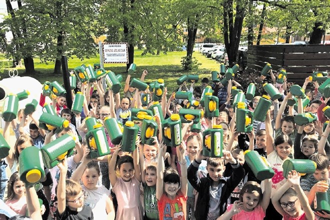 Brežiškim  šolarjem  so razdelili posode za zbiranje olja na domovih in tako  zbrali 3,5 tone odpadnega jedilnega olja.