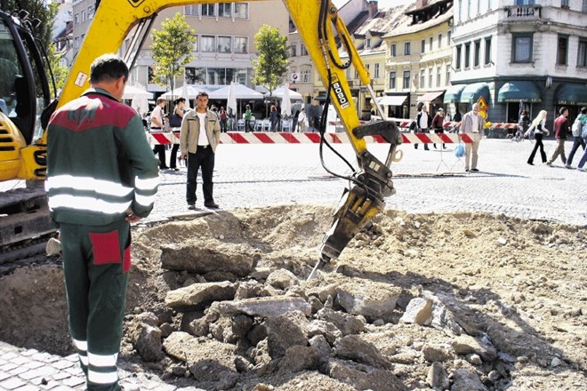 Jeseni 2007 je so delavci KPL na Prešernovem trgu preverjali, ali je toplovod potreben obnove.