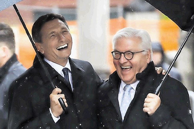 Še dva, ki se odlično razumeta, sta slovenski predsednik Borut Pahor in nemški predsednik Frank-Walter Steinmeier, ki se je...