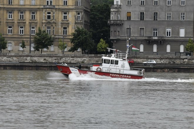 #foto #video Turistična ladjica po trku v petkrat večje plovilo potonila v nekaj sekundah 