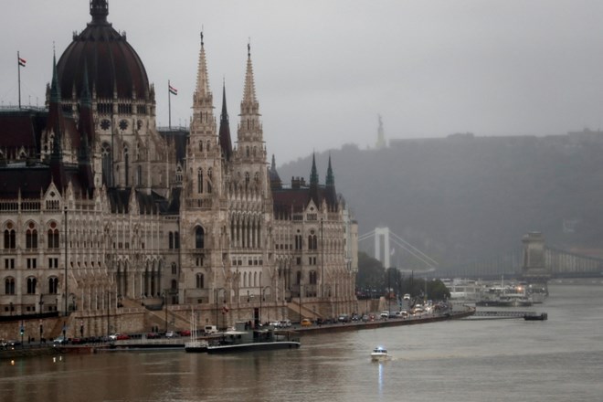 #foto #video Turistična ladjica po trku v petkrat večje plovilo potonila v nekaj sekundah 