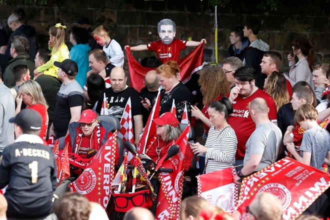 #foto Ob zmagi Liverpoola: Nepopisno rdeče veselje