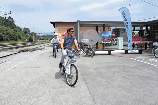 »To je velik dogodek, saj izpolnjujemo obljubo, da bomo železniško postajo s središčem mesta povezali z električnimi kolesi....