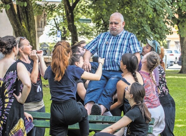 Udeleženci delavnice uličnega gledališča bodo svoje znanje predstavili v sklopu festivala Ana Desetnica.