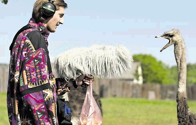 Moje misli so neslišne ukrajinskega režiserja Antonia Lukiča je nekoliko čudaški film ceste, v katerem se 22-letni Vadim, da...