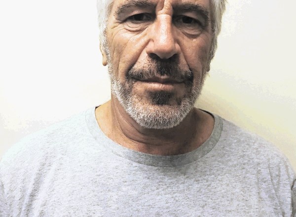 Jeffrey Epstein morda širši svetovni javnosti doslej ni bil posebej poznan. Milijarder se je družil z najvidnejšimi politiki,...