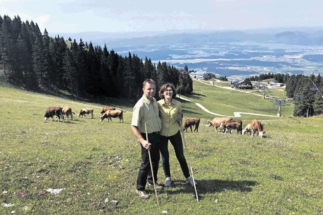 Marko in Polona Kuhar se pastirskega življenja ne naveličata. Pastirska opravila se ne razlikujejo od nekdanjih, boljša pa je...