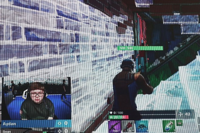 #foto Zmagovalec svetovnega prvenstva v igri Fortnite prejel rekordnih tri milijone dolarjev