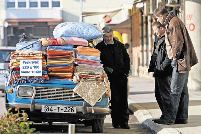 Posredniki novačijo delavce iz BiH in drugih balkanskih držav in  jim lažejo, da jim bodo v zameno za določeno plačilo...