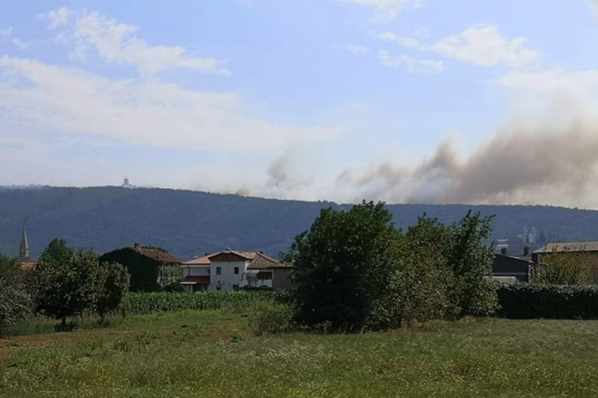 #foto Požar na Cerju skoraj pogašen, požarišče bodo še nadzorovali