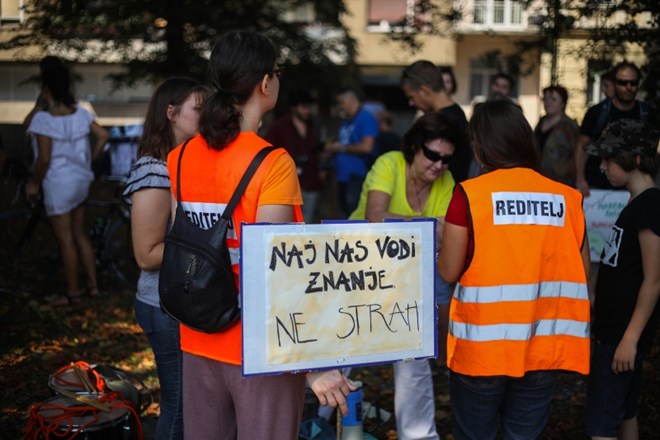 #foto Na Trgu republike v bran medveda in volka