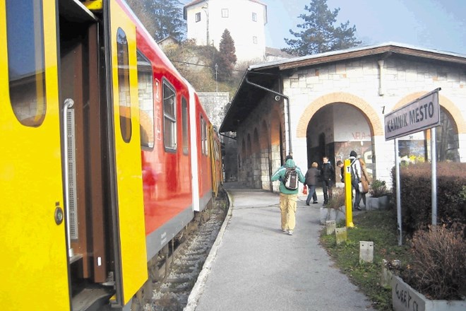 Potniki, ki se pripeljejo do Kamnika z avtomobilom in nadaljujejo pot proti Ljubljani z vlakom, bodo še letos dobili prvo...