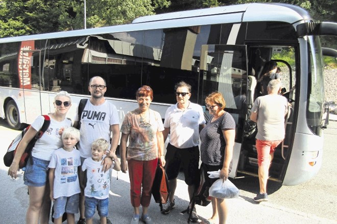 Udeleženci niso bili na izletih z rednimi avtobusi za nič prikrajšani. Le kakšno dodatno doživetje so prinesli z izletov....