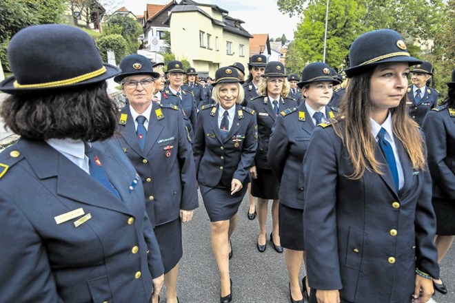 Ko vsi drugi obupajo, se ustrašijo in odidejo, gasilec vztraja