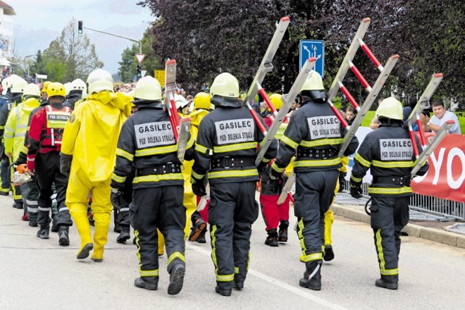 Ko vsi drugi obupajo, se ustrašijo in odidejo, gasilec vztraja