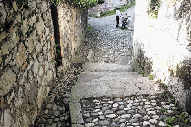 V okviru prenove bo dala ljubljanska občina  v celoti prenoviti stopnišče in tlake v ulici Reber.