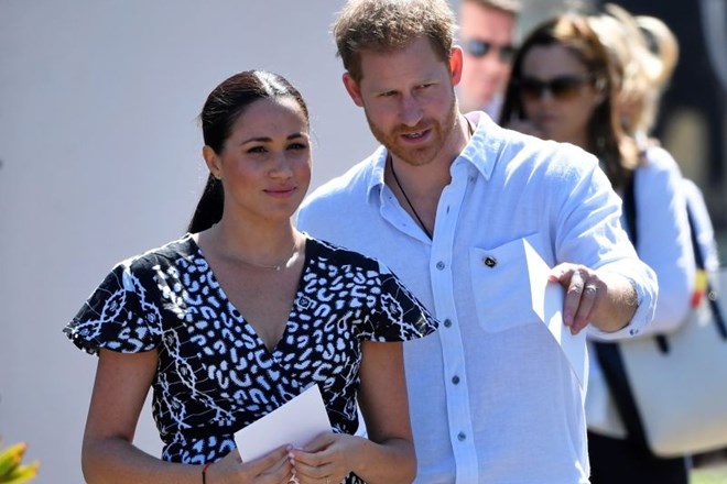 #foto Princ Harry je z Meghan in malim Archiejem začel afriško turnejo