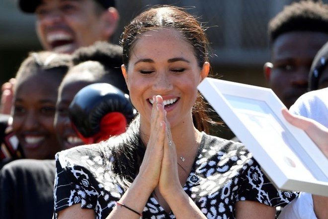 #foto Princ Harry je z Meghan in malim Archiejem začel afriško turnejo