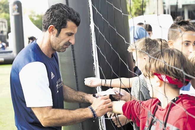 Največ pozornosti med mladimi je požel legendarni portugalski nogometaš Luis Figo, nekdanji zvezdnik Barcelone in Reala.