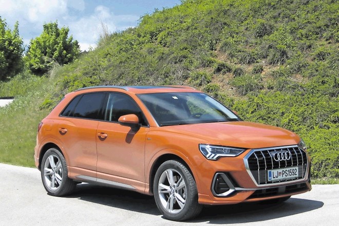 Audi Q3 (levo) in lexus UX spadata med manjše športne terence obeh znamk, kljub temu pa ponujata veliko udobja in prestiža.