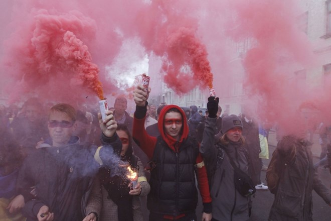 #foto Na tisoče protestnikov v Kijevu proti posebnemu statusu separatističnih regij