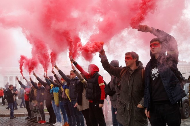 #foto Na tisoče protestnikov v Kijevu proti posebnemu statusu separatističnih regij