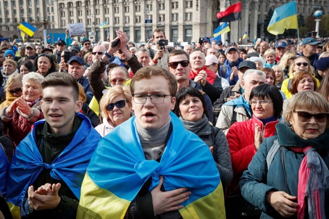 #foto Na tisoče protestnikov v Kijevu proti posebnemu statusu separatističnih regij