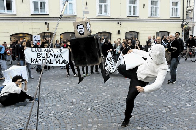 Zadnji protest, s katerim je del javnosti izrazil svoje nezadovoljstvo nad občinsko oblastjo, je pred magistratom potekal v...