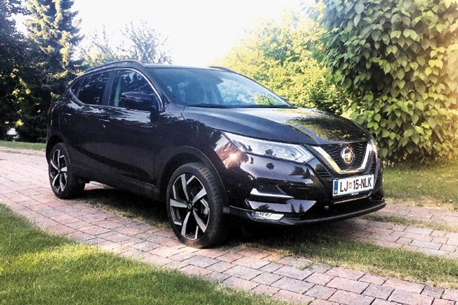 Nissanova športna terenca qashqai (levo) in x-trail sta si podobna že na prvi pogled, najbolj pa se razlikujeta po dolžinski...