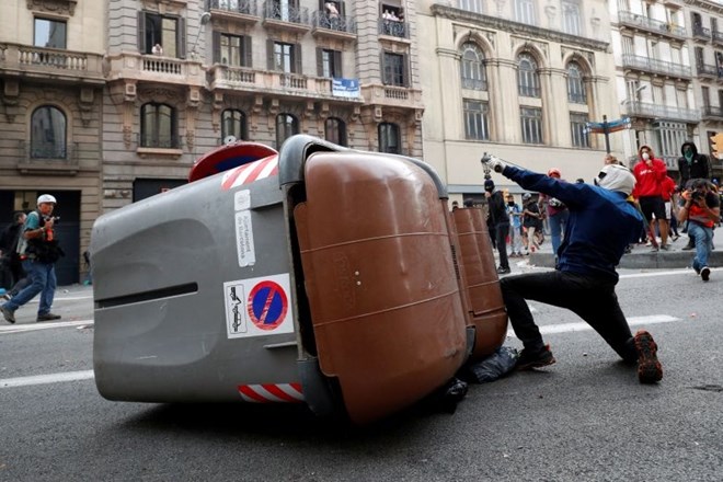 #foto Protesti in  stavka ohromili Barcelono